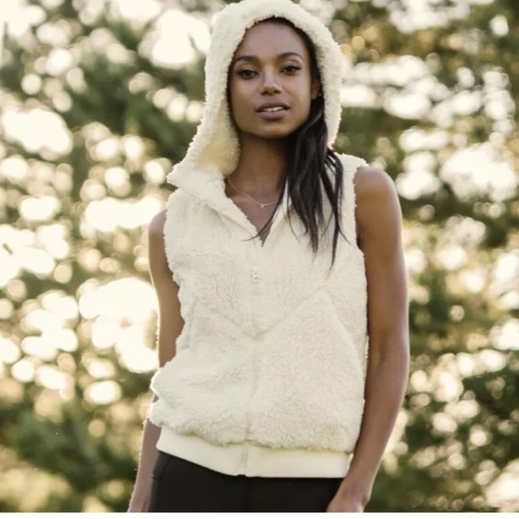 2/25 zyia Active Cream Hooded Teddy Vest Sherpa Hoodie Zip Up NEW activewear - Picture 6 of 8